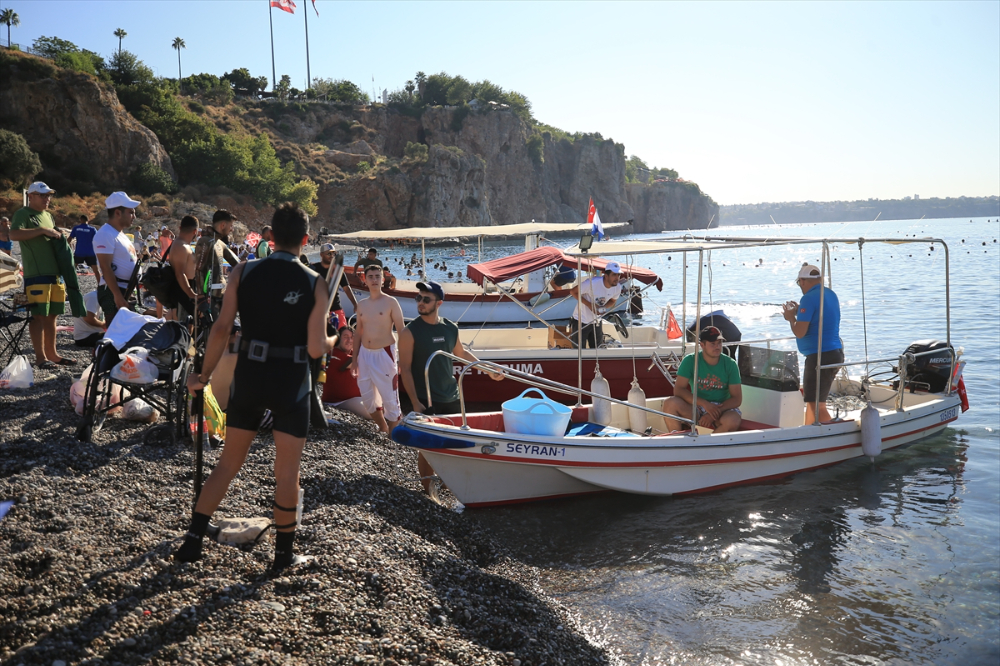 Antalya'da "Aslan Balığı Avlama Yarışması" düzenlendi
