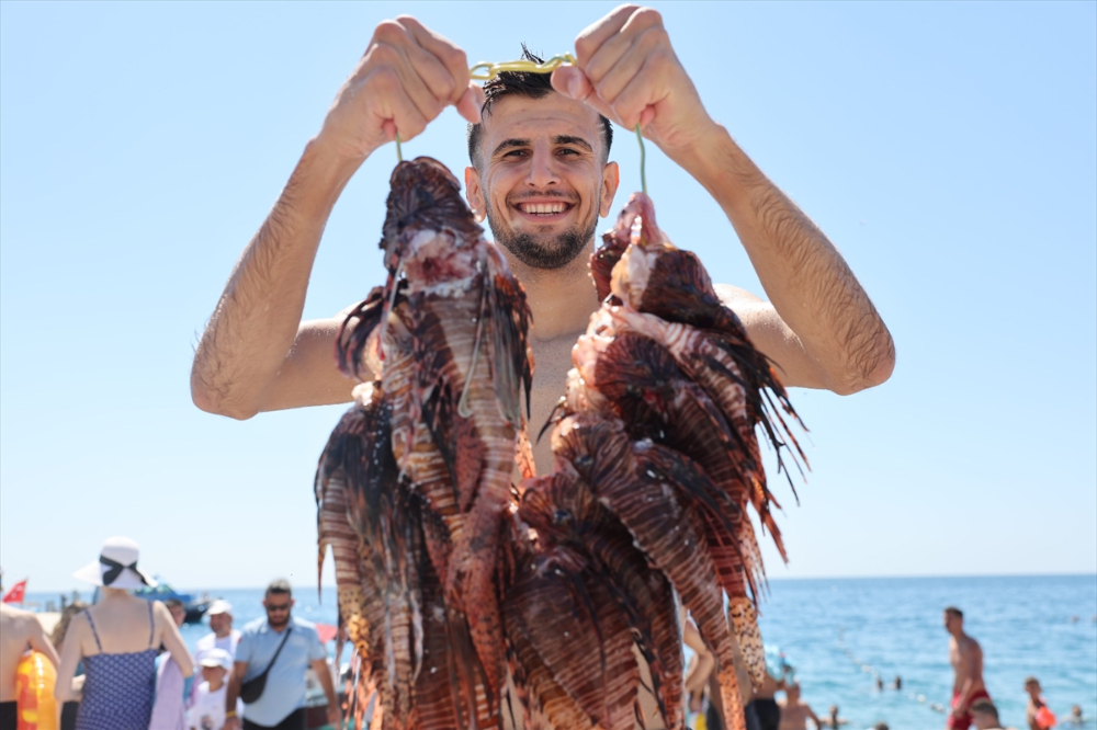 Antalya'da "Aslan Balığı Avlama Yarışması" düzenlendi