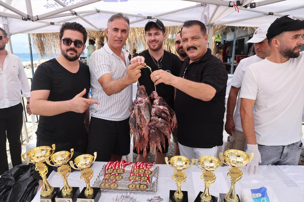 Antalya'da "Aslan Balığı Avlama Yarışması" düzenlendi