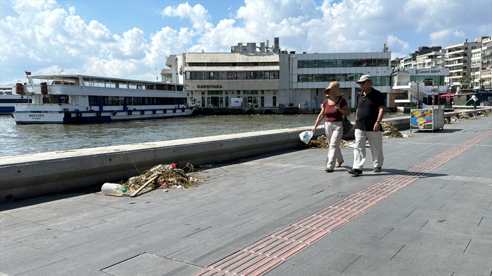 İzmir Körfezi'nde bu kez de atık kirliliği gözleniyor