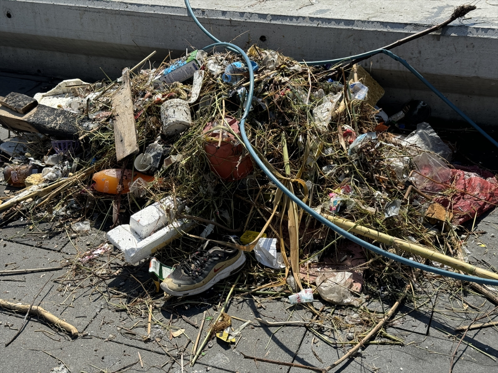 İzmir Körfezi'nde bu kez de atık kirliliği gözleniyor