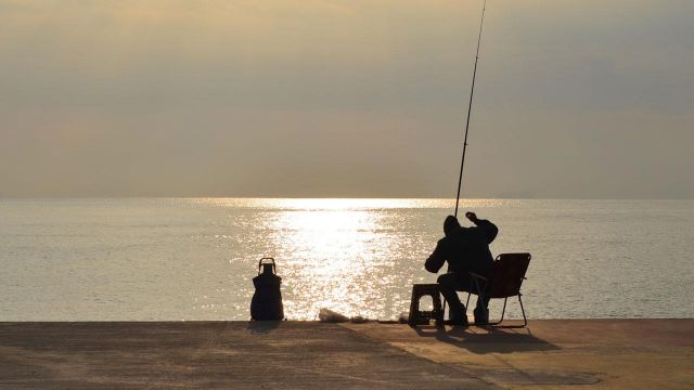 Ruhsatsız balık avlayan 2 kişiye 2 bin 182 lira ceza kesildi