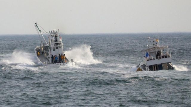 Japonya'nın kuzeyinde kaybolan teknenin yolcuları için "satürasyon dalgıçları" devrede