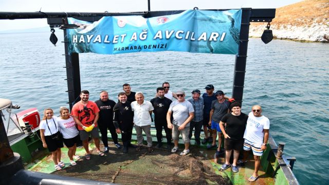 Marmara'dan 2 futbol sahası büyüklüğünde "hayalet ağ" çıkarıldı