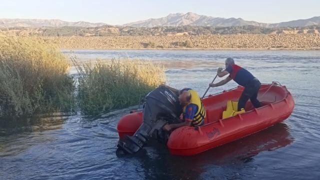 Bingöl'de Murat Nehri'nde mahsur kalan balıkçı kurtarıldı