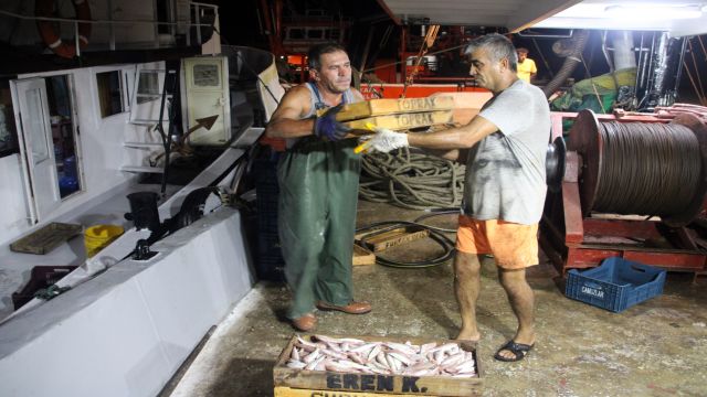 Mersin'de balıkçıların açık denizlerden dönüşleri başladı