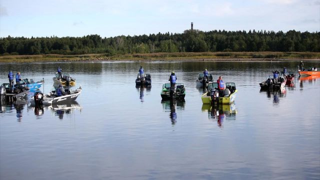 Türk balıkçılar Rusya'da nükleer santral yakınındaki turnuvada yarıştı
