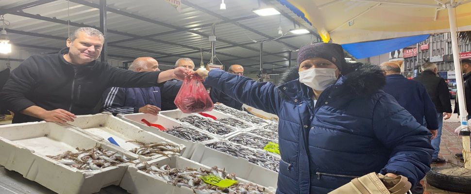 Zonguldak'ta sağanak ve fırtına balık fiyatlarını yükseltti