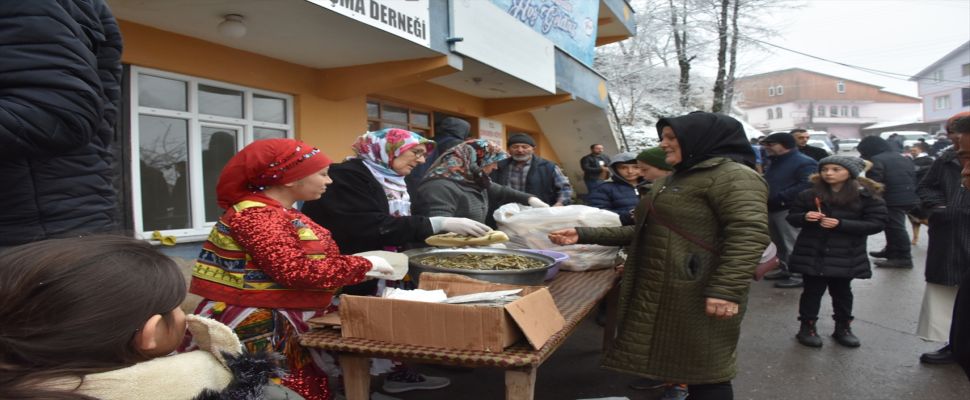 Sakarya'daki festivalde 1 ton hamsi ikram edildi
