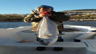 Babasıyla ava çıkan Levent, 110 santimlik balık yakaladı
