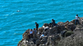 Falezlerden 'ölüme' olta