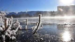 Sivas'ta Kızılırmak kısmen dondu; Altınyayla eksi 26 ile Türkiye'nin en soğuk yeri oldu