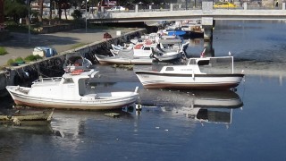 Sular çekildi tekneler karaya oturdu, balıkçılar avlanmaya çıkamadı