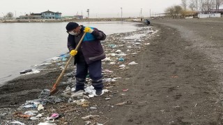 Van Gölü sahilinden tonlarca çöp toplandı