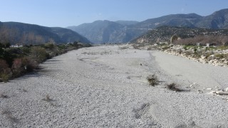 Yeterli yağış olmayınca Demre Çayı tamamen kurudu