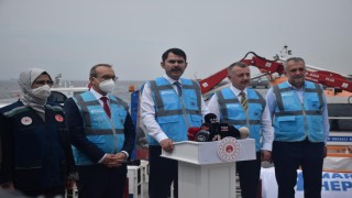 Bakanı Kurum, İzmit Körfezi'nde müsilaj temizleme çalışmalarını inceledi
