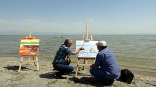 Van Gölü'nde gün yüzüne çıkan mikrobiyalitler ressamlara ilham oldu
