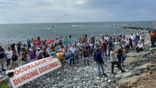 Kafes balıkçılığına hem kara ve hem de denizde protesto