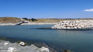 Kuraklık Van Gölü'nde balıkçıları etkiledi; tekneler barınaklara girip çıkamaz oldu