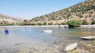 Siirt'te Botan Çayı'nda mahsur kalan 2 kişi kurtarıldı