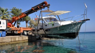 Datça'da fırtınada kuma saplanan tekne, 5 gün sonra çıkarıldı