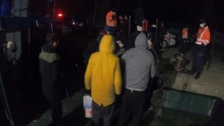 Çanakkale Boğazı'nda balıkçı teknesinde 143 kaçak göçmen yakalandı