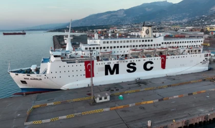 İskenderun Limanı'na demirleyen yolcu gemisi, depremzede ailelere yuva oldu