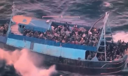 İtalya Sahil Güvenliği Akdeniz'de 1300'den fazla düzensiz göçmeni kurtardı