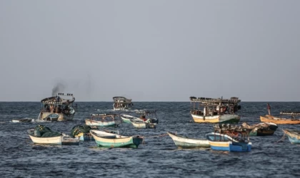 İsrail güçleri Gazze açıklarında iki Filistinli balıkçıyı yaraladı