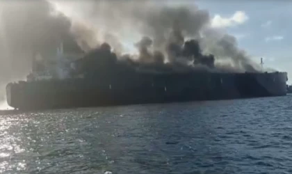 Malezya açıklarında Gabon'a ait petrol tankerinde yangın çıktı