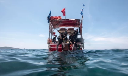 Ege Denizi'nde dalış yapan akademisyenler deniz çayırlarının ekolojik durumunu inceliyor