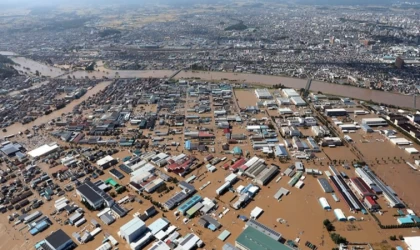 Japonya'nın Okinawa kıyılarını vuran Khanun Tayfunu'nda bir kişi daha hayatını kaybetti