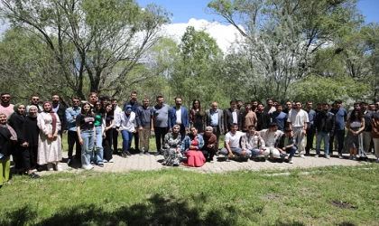 Van'da üniversite öğrencileri "inci kefali nöbeti" tuttu