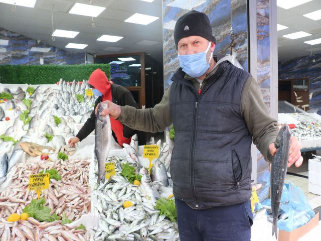 Kar yağdı, balığa talep arttı