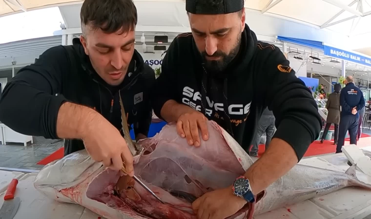 40 KİLOLUK BALIK TEMİZLEYİP DAĞITTIK