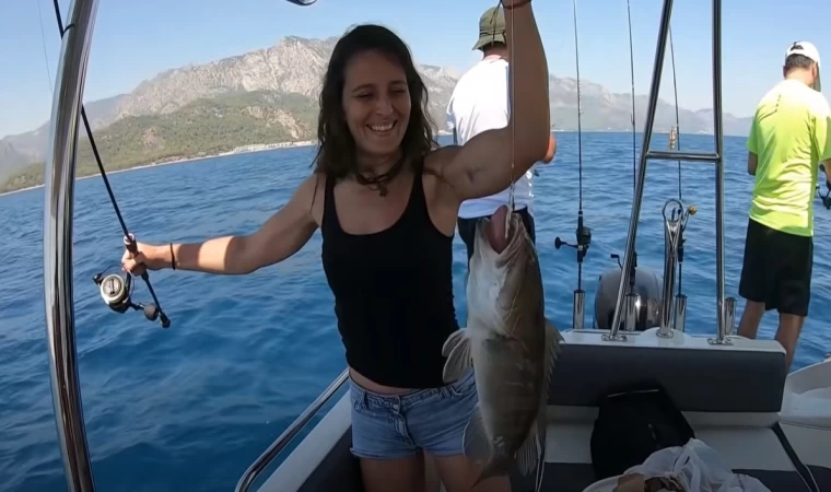 İstanbul'dan Geldiler Antalya'da Dev Balıkları Yakaladılar !!